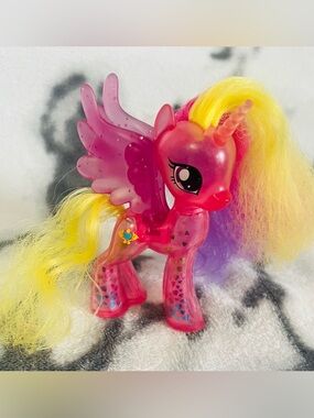 2017 MLP Princess Cadance 3.5” Pony - Explore Equestria Sparkle Bright Line